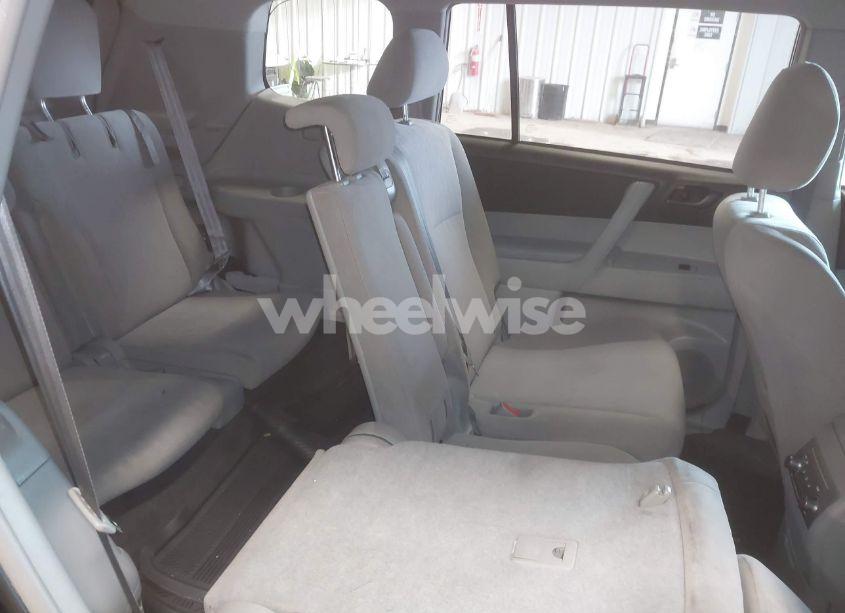 Photo 8 of 2013 Toyota Highlander BASE V6 (VIN 5TDZK3EHXDS105133)