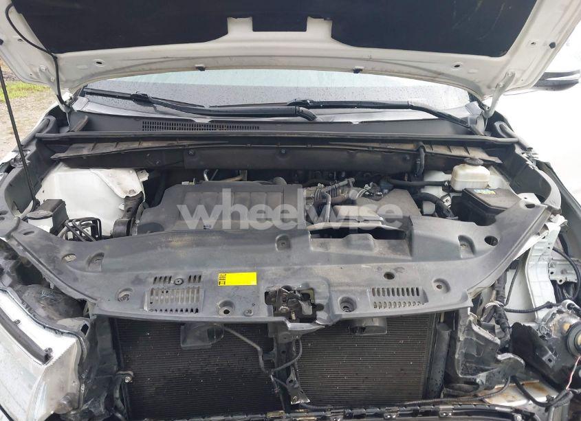 Photo 10 of 2015 Toyota Highlander LE V6 (VIN 5TDZKRFH0FS063060)