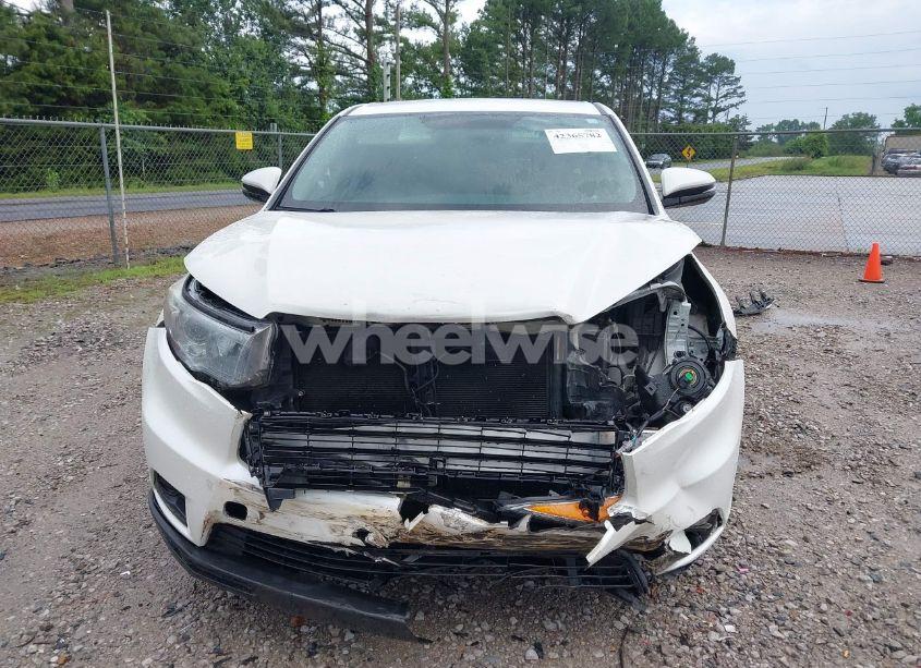 Photo 12 of 2015 Toyota Highlander LE V6 (VIN 5TDZKRFH0FS063060)