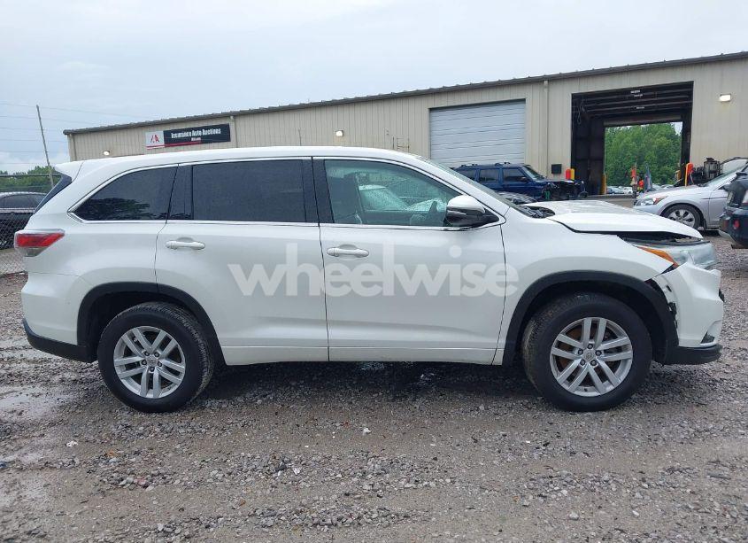 Photo 13 of 2015 Toyota Highlander LE V6 (VIN 5TDZKRFH0FS063060)