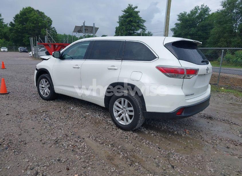 Photo 3 of 2015 Toyota Highlander LE V6 (VIN 5TDZKRFH0FS063060)