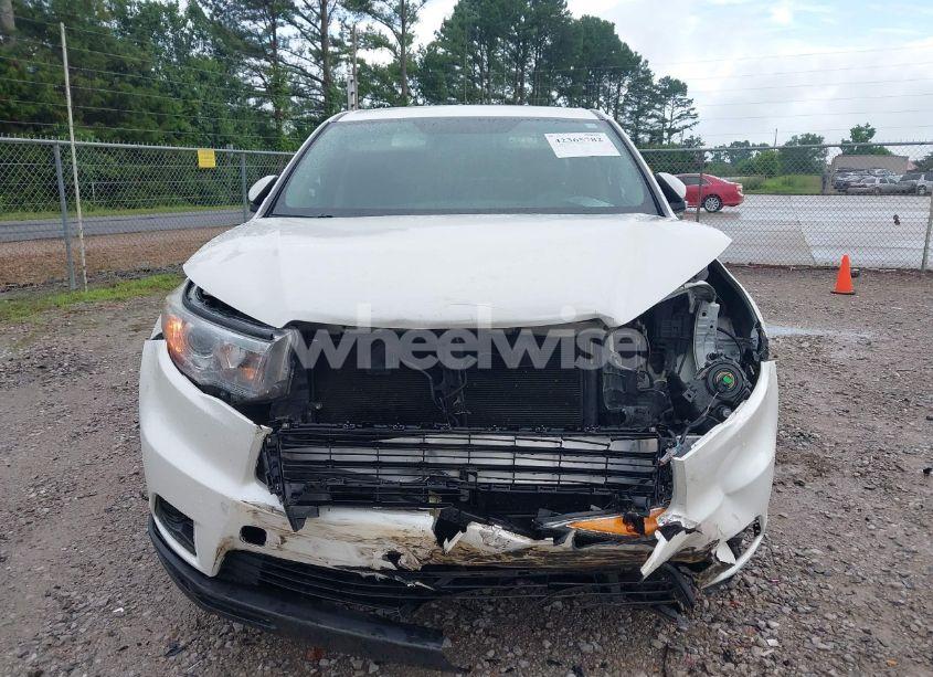 Photo 6 of 2015 Toyota Highlander LE V6 (VIN 5TDZKRFH0FS063060)