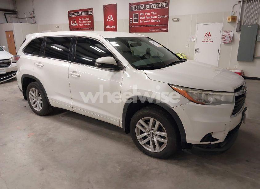 2016 Toyota Highlander LE V6 (VIN 5TDZKRFH0GS130743) main photo