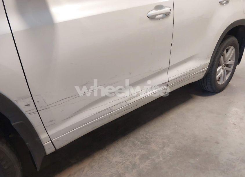 Photo 19 of 2016 Toyota Highlander LE V6 (VIN 5TDZKRFH0GS130743)