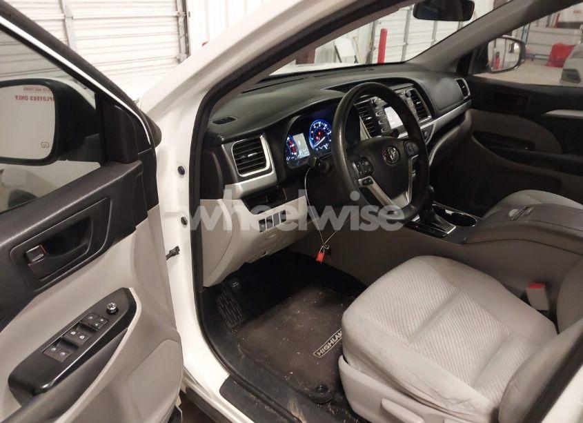 Photo 20 of 2016 Toyota Highlander LE V6 (VIN 5TDZKRFH0GS130743)