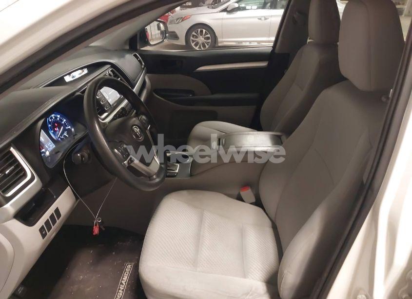 Photo 21 of 2016 Toyota Highlander LE V6 (VIN 5TDZKRFH0GS130743)