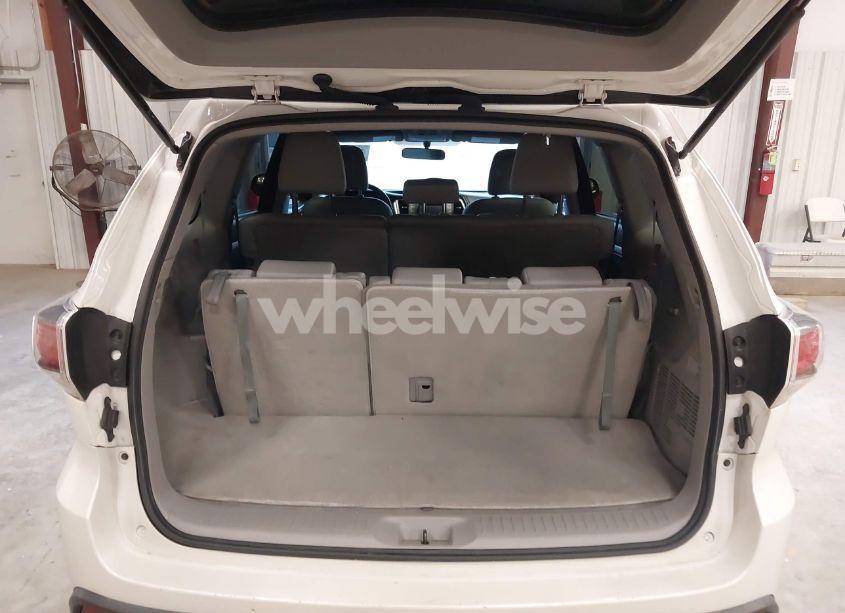 Photo 22 of 2016 Toyota Highlander LE V6 (VIN 5TDZKRFH0GS130743)