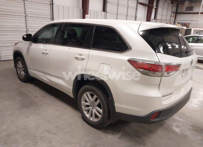 Photo 3 of 2016 Toyota Highlander LE V6 (VIN 5TDZKRFH0GS130743)