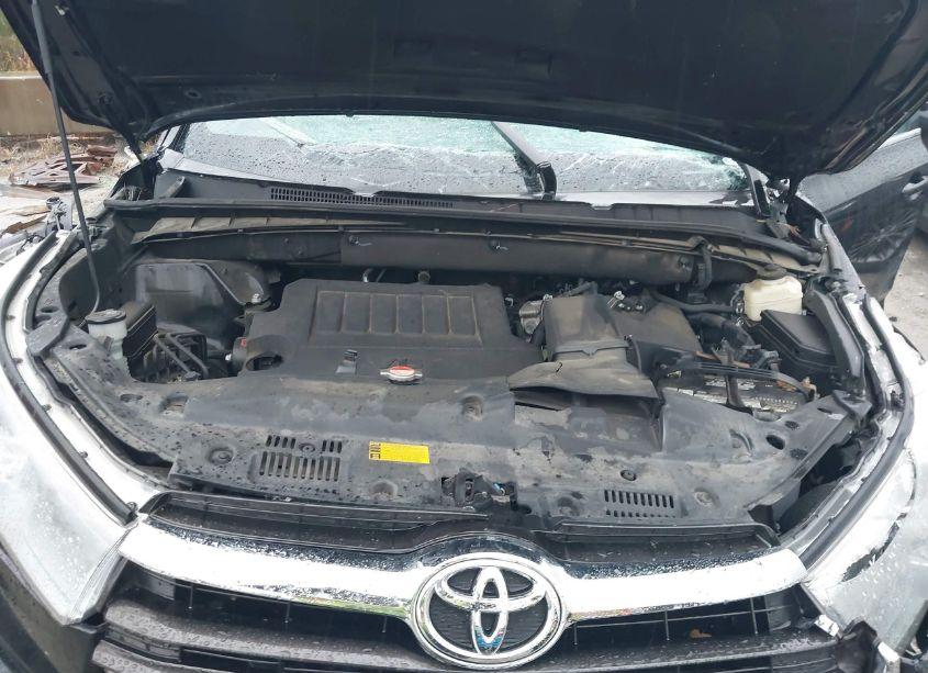 Photo 10 of 2016 Toyota Highlander LE V6 (VIN 5TDZKRFH0GS147459)