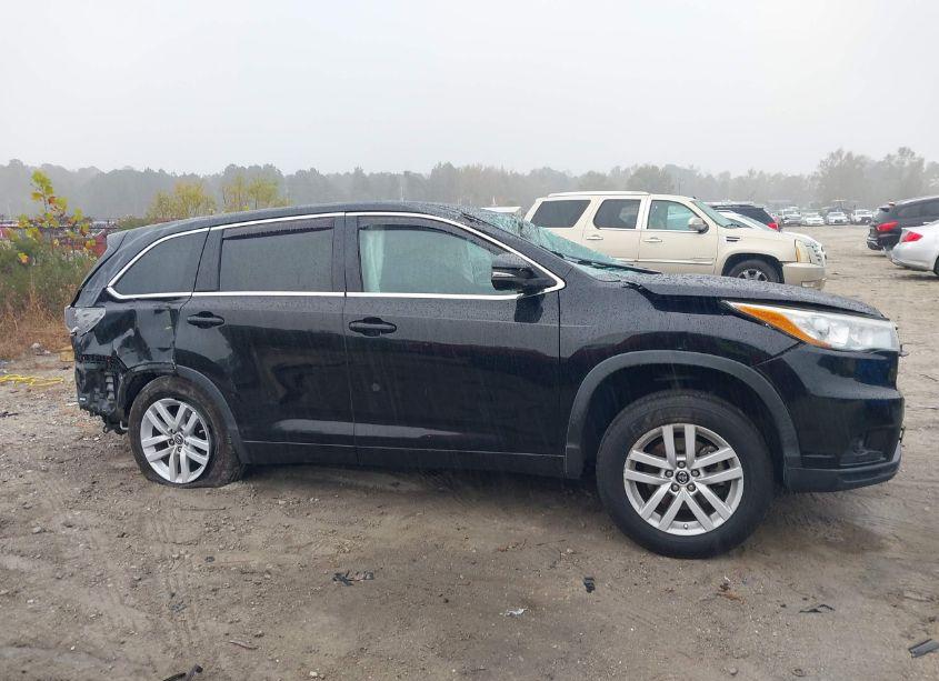 Photo 13 of 2016 Toyota Highlander LE V6 (VIN 5TDZKRFH0GS147459)