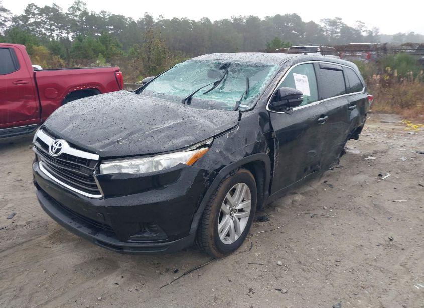Photo 2 of 2016 Toyota Highlander LE V6 (VIN 5TDZKRFH0GS147459)