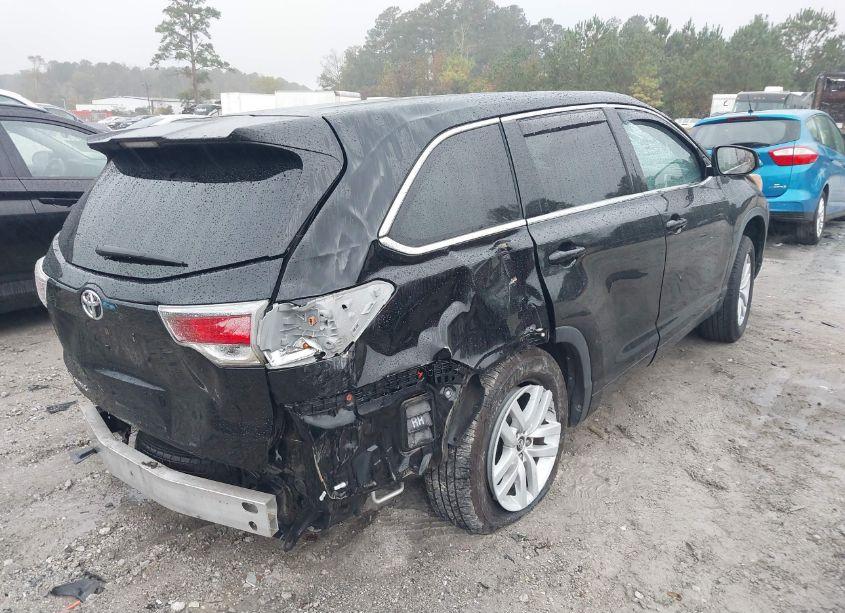 Photo 4 of 2016 Toyota Highlander LE V6 (VIN 5TDZKRFH0GS147459)