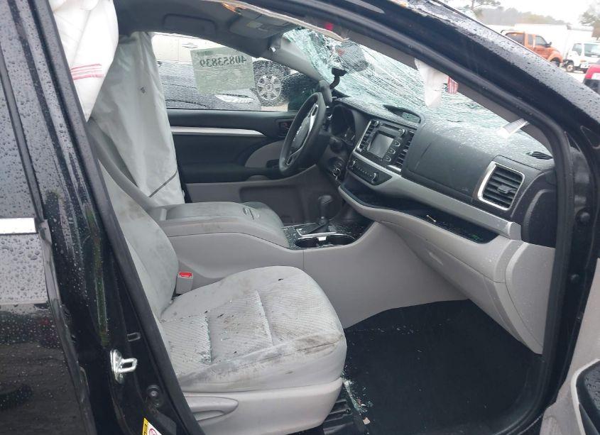 Photo 5 of 2016 Toyota Highlander LE V6 (VIN 5TDZKRFH0GS147459)