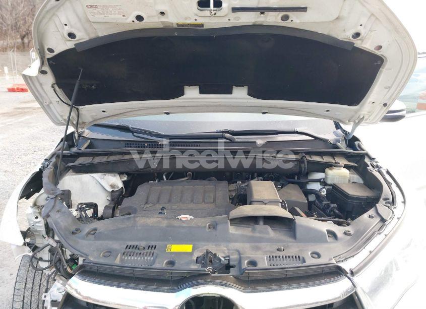 Photo 10 of 2016 Toyota Highlander LE V6 (VIN 5TDZKRFH0GS154945)