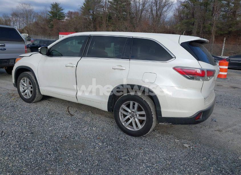 Photo 3 of 2016 Toyota Highlander LE V6 (VIN 5TDZKRFH0GS154945)