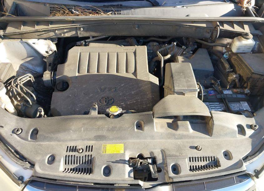 Photo 10 of 2015 Toyota Highlander LE V6 (VIN 5TDZKRFH1FS069353)