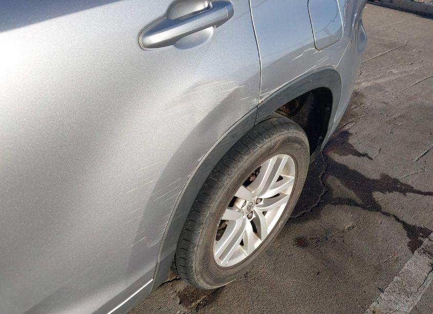 Photo 6 of 2015 Toyota Highlander LE V6 (VIN 5TDZKRFH1FS069353)