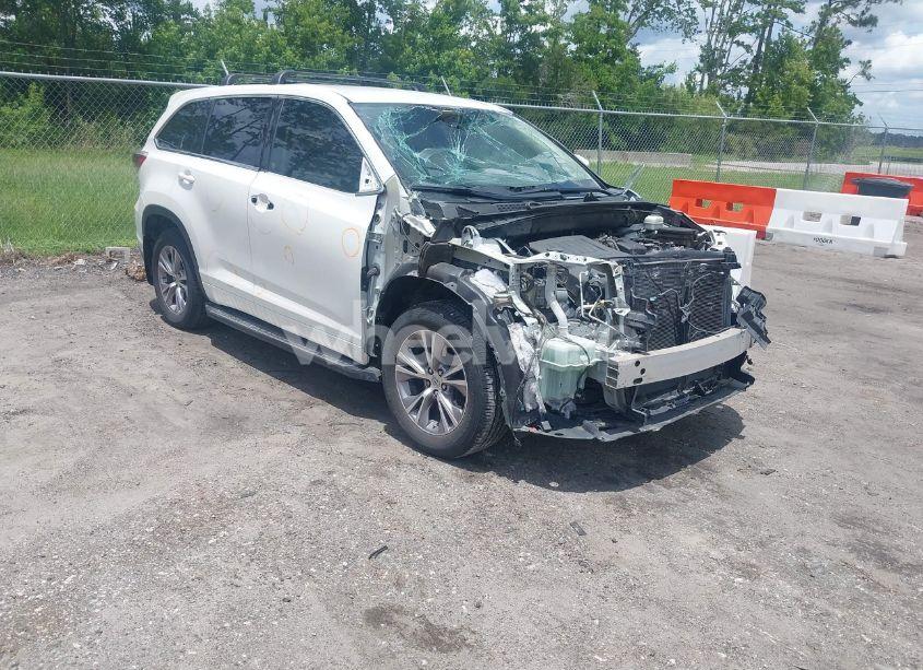 2015 Toyota Highlander LE PLUS V6 (VIN 5TDZKRFH1FS078571) main photo