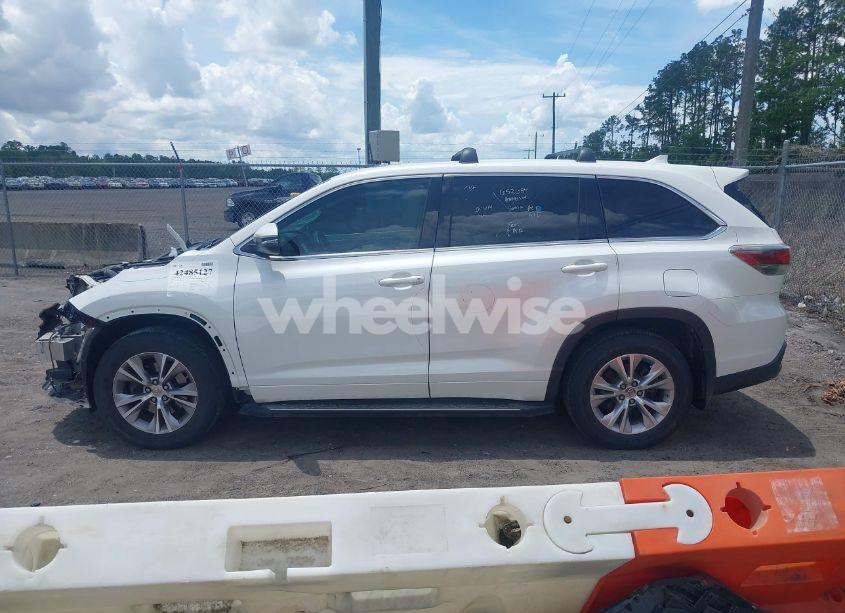 Photo 15 of 2015 Toyota Highlander LE PLUS V6 (VIN 5TDZKRFH1FS078571)
