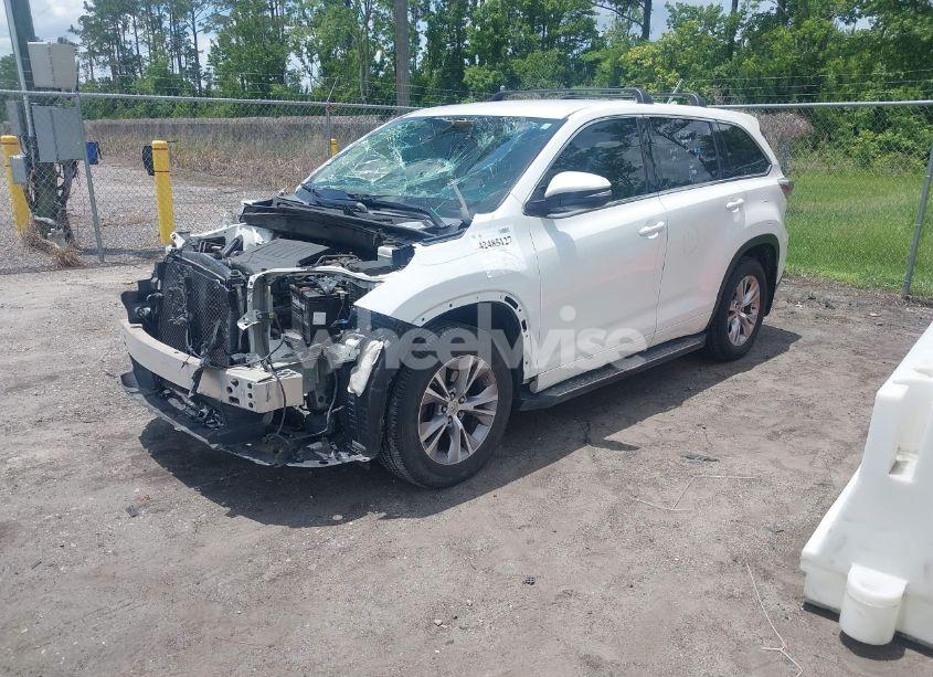 Photo 2 of 2015 Toyota Highlander LE PLUS V6 (VIN 5TDZKRFH1FS078571)