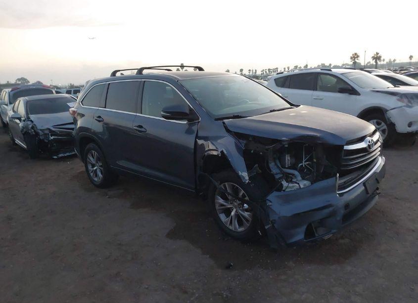 2015 Toyota Highlander LE PLUS V6 (VIN 5TDZKRFH1FS084970) main photo