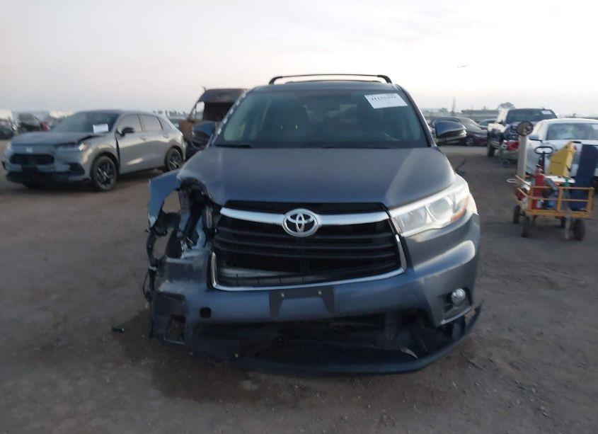 Photo 13 of 2015 Toyota Highlander LE PLUS V6 (VIN 5TDZKRFH1FS084970)