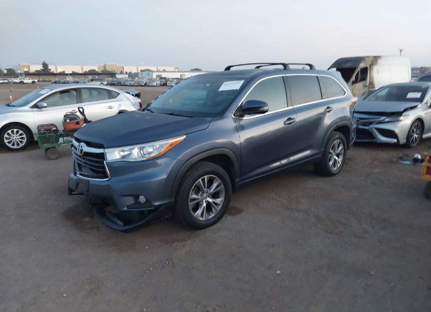 Photo 2 of 2015 Toyota Highlander LE PLUS V6 (VIN 5TDZKRFH1FS084970)