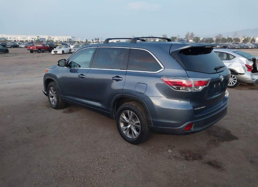 Photo 3 of 2015 Toyota Highlander LE PLUS V6 (VIN 5TDZKRFH1FS084970)