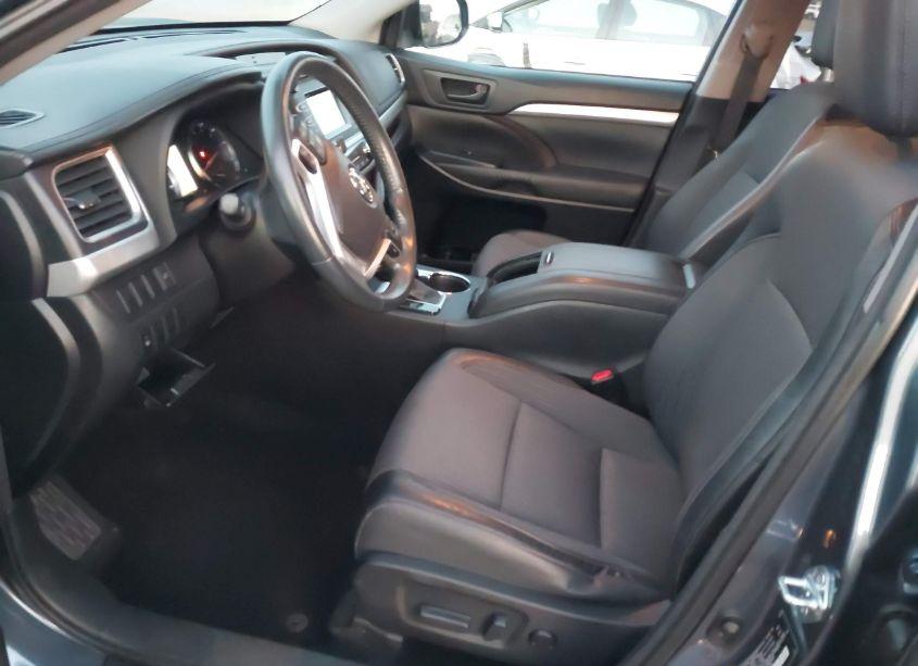 Photo 5 of 2015 Toyota Highlander LE PLUS V6 (VIN 5TDZKRFH1FS084970)