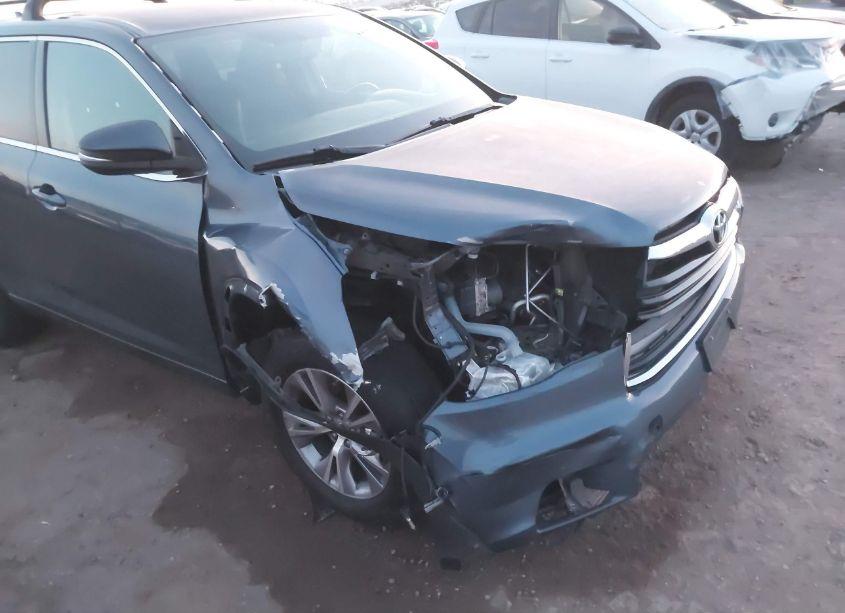 Photo 6 of 2015 Toyota Highlander LE PLUS V6 (VIN 5TDZKRFH1FS084970)