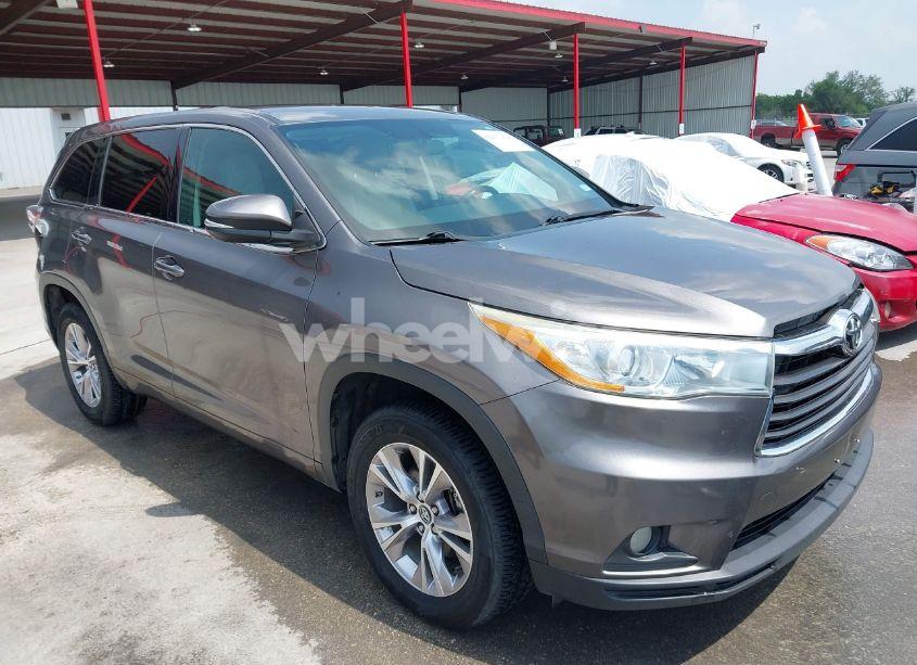 2016 Toyota Highlander LE PLUS V6 (VIN 5TDZKRFH1GS185041) main photo