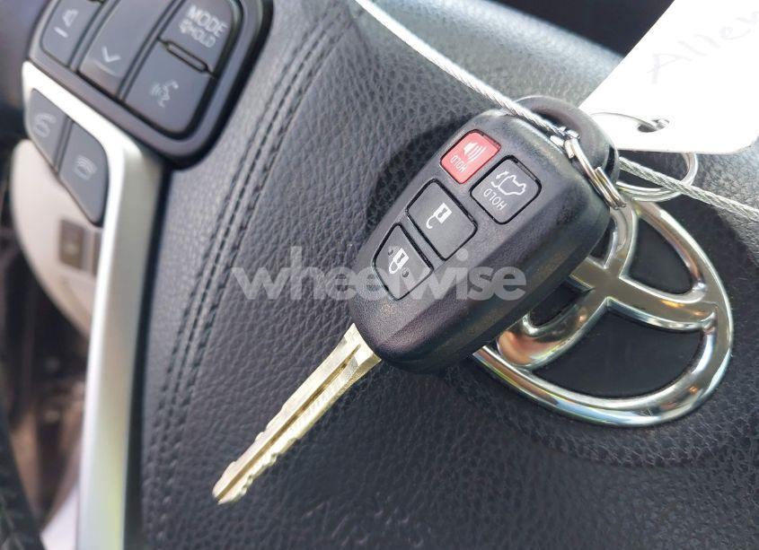 Photo 11 of 2016 Toyota Highlander LE PLUS V6 (VIN 5TDZKRFH1GS185041)