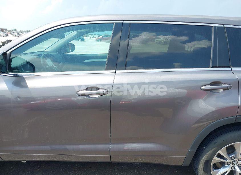 Photo 14 of 2016 Toyota Highlander LE PLUS V6 (VIN 5TDZKRFH1GS185041)