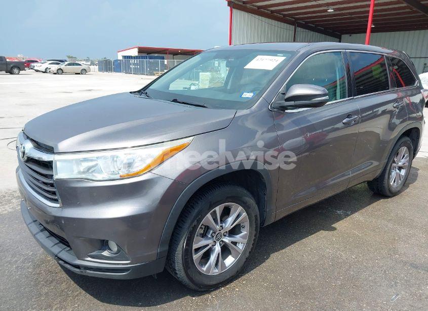 Photo 2 of 2016 Toyota Highlander LE PLUS V6 (VIN 5TDZKRFH1GS185041)