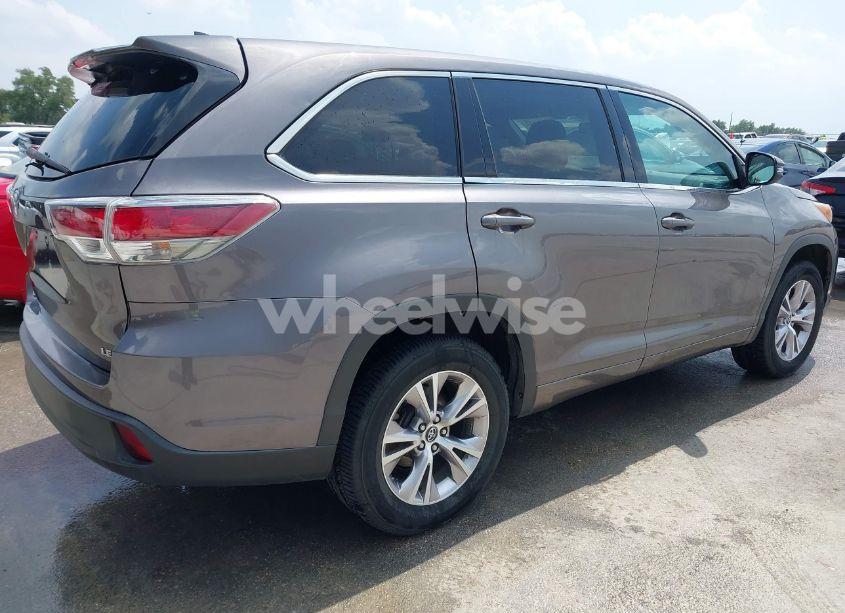 Photo 4 of 2016 Toyota Highlander LE PLUS V6 (VIN 5TDZKRFH1GS185041)