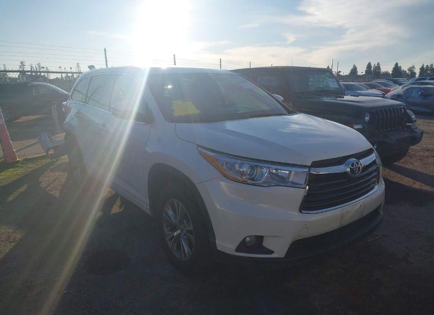 2015 Toyota Highlander LE/LE PLUS (VIN 5TDZKRFH2FS081494) main photo