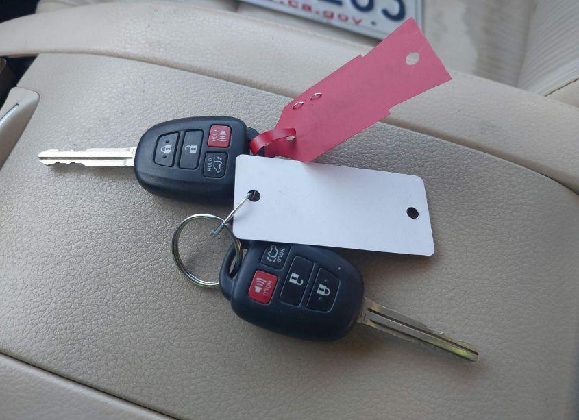 Photo 11 of 2015 Toyota Highlander LE/LE PLUS (VIN 5TDZKRFH2FS081494)