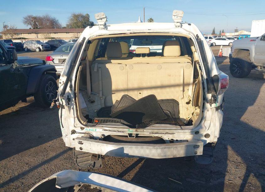 Photo 16 of 2015 Toyota Highlander LE/LE PLUS (VIN 5TDZKRFH2FS081494)