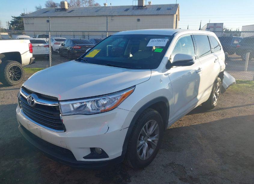 Photo 2 of 2015 Toyota Highlander LE/LE PLUS (VIN 5TDZKRFH2FS081494)