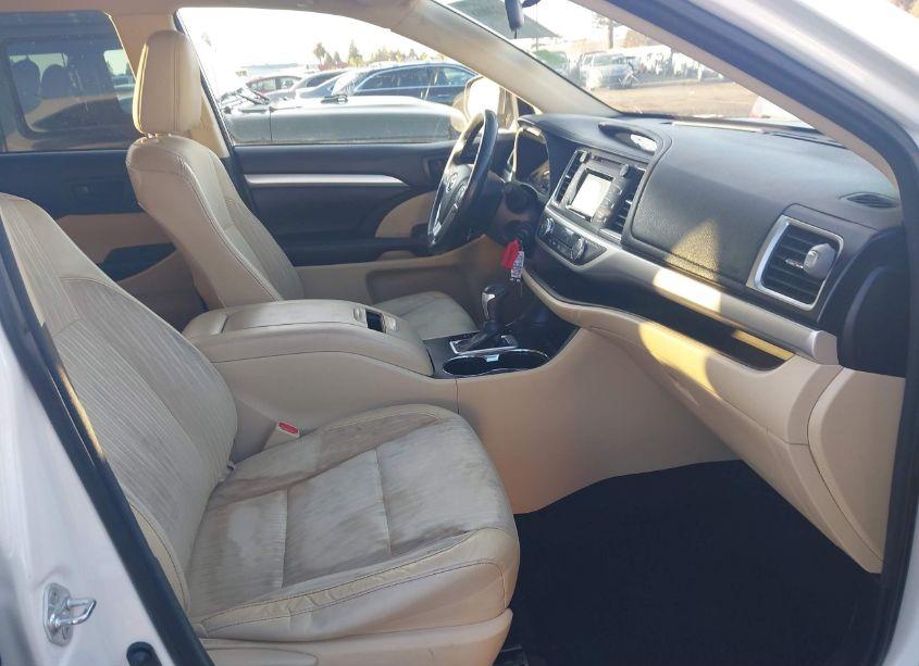 Photo 5 of 2015 Toyota Highlander LE/LE PLUS (VIN 5TDZKRFH2FS081494)