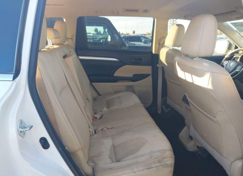 Photo 8 of 2015 Toyota Highlander LE/LE PLUS (VIN 5TDZKRFH2FS081494)