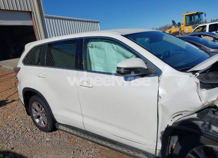 Photo 13 of 2016 Toyota Highlander LE PLUS V6 (VIN 5TDZKRFH2GS138651)