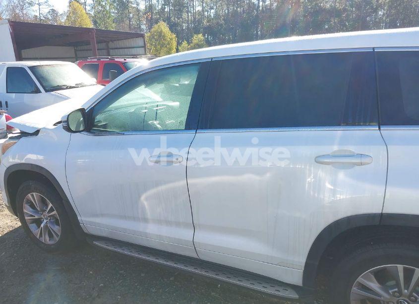 Photo 14 of 2016 Toyota Highlander LE PLUS V6 (VIN 5TDZKRFH2GS138651)