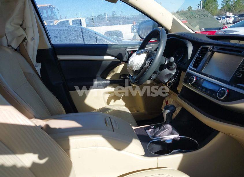 Photo 5 of 2016 Toyota Highlander LE PLUS V6 (VIN 5TDZKRFH2GS138651)