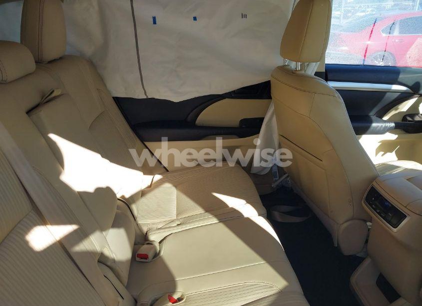 Photo 8 of 2016 Toyota Highlander LE PLUS V6 (VIN 5TDZKRFH2GS138651)