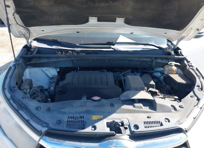 Photo 10 of 2016 Toyota Highlander LE V6 (VIN 5TDZKRFH2GS177062)