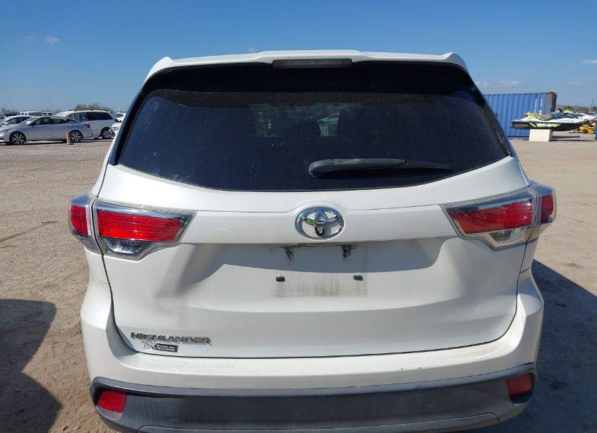 Photo 16 of 2016 Toyota Highlander LE V6 (VIN 5TDZKRFH2GS177062)