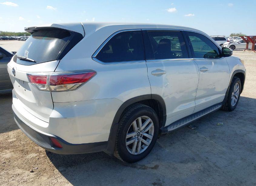 Photo 4 of 2016 Toyota Highlander LE V6 (VIN 5TDZKRFH2GS177062)