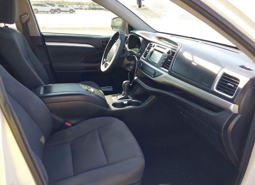 Photo 5 of 2016 Toyota Highlander LE V6 (VIN 5TDZKRFH2GS177062)