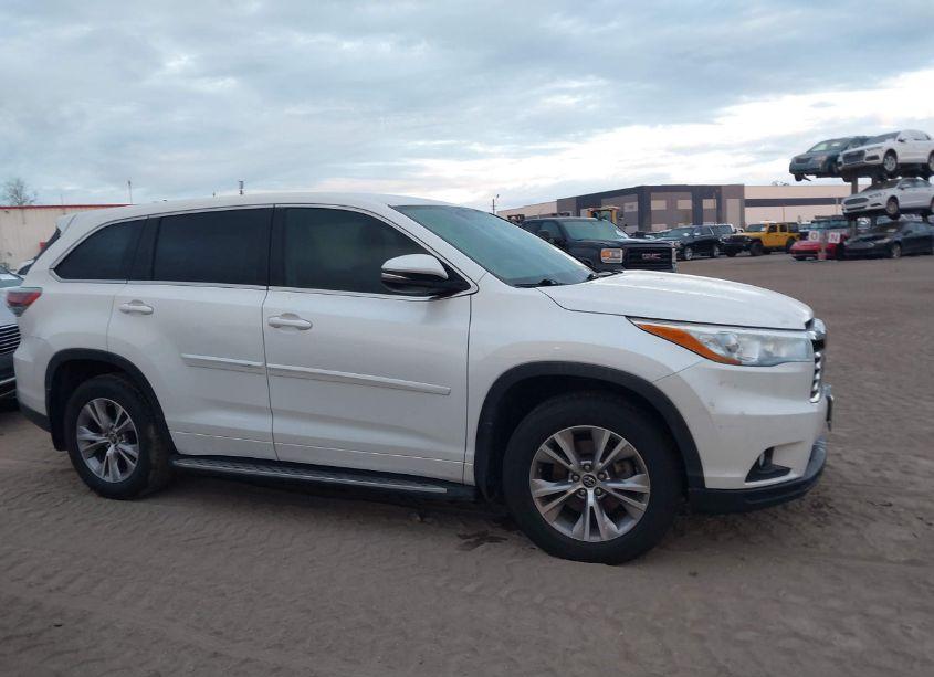 Photo 13 of 2016 Toyota Highlander LE PLUS V6 (VIN 5TDZKRFH3GS182822)